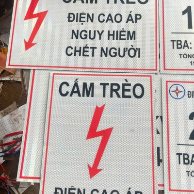 Biển báo phản quang