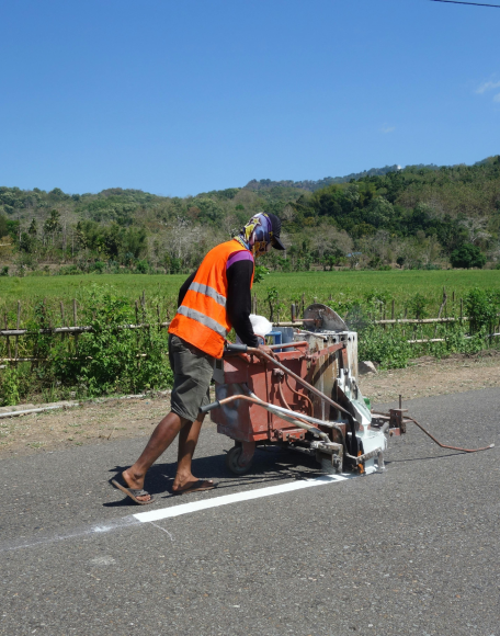 Thi công sơn vạch kẻ đường
